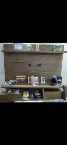 Vendo rack em bom estado. A parte debaixo soltou. Vendo por 250,00.