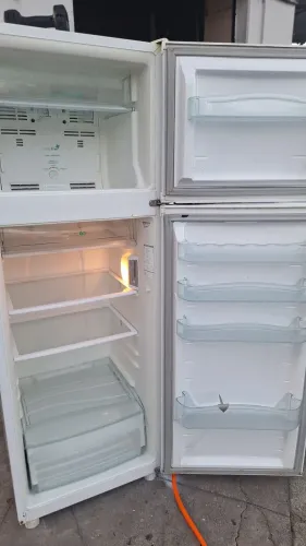 Vendo geladeira frost free dependendo do lugar entrego