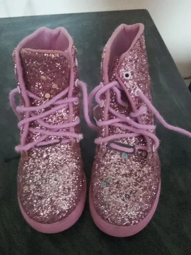 Bota infantil e sandalia