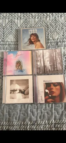 Lote com 5 CDs originais da Taylor Swift