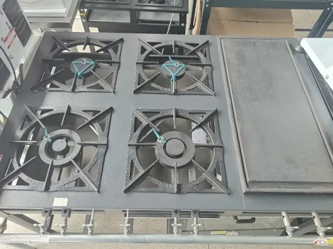 Fogão Industrial 4 Bocas 40x40 com Forno e Chapa