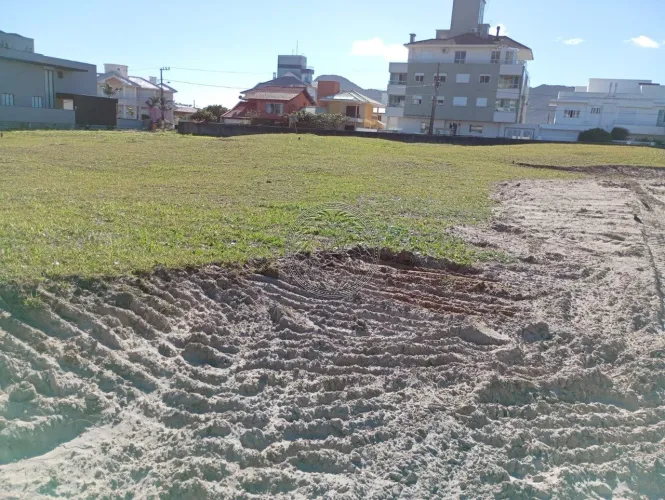 Terreno de 360m² a 70m da Praia dos Açores