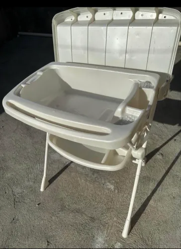Vendo banheira com trocador novinho pouco tempo de uso