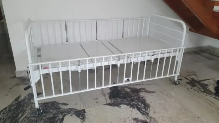 Cama Hospitalar 2 Mov. Grade Especial Tipo Berço