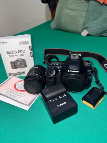 Canon EOS 80D + Lente 18-55mm + Caixa + Manual + Carregador + Bateria - Excelente Estado