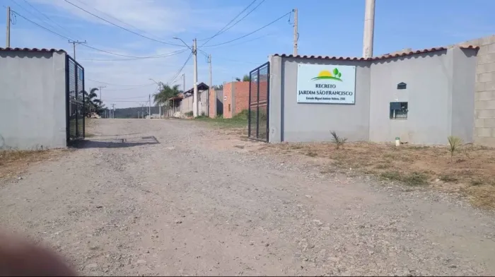 Chácara em Condomínio à Venda em Área Rural de Piracicaba-SP: 1 Quarto, 1 Banheiro, 3 Vaga