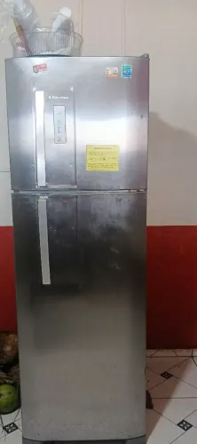 Vende - se Geladeira Electrolux