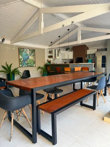 Mesa para áera de lazer, de madeira maciça com ferro, com 3 metros de comprimento