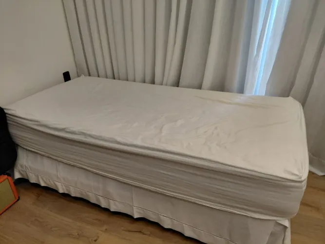 Cama box com colchão e cama auxiliar marca Anjos