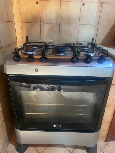 Fogão semi novo pouco tempo de uso 5 bocas