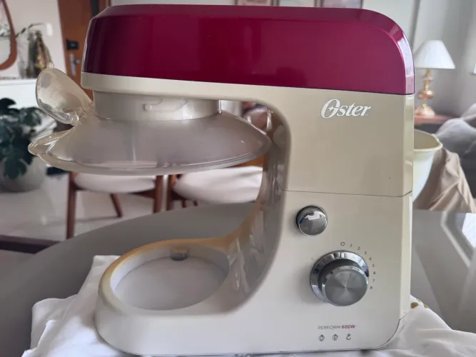 Batedeira planetária Oster 