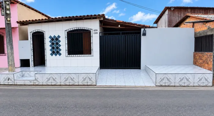 VENDE-SE CASA