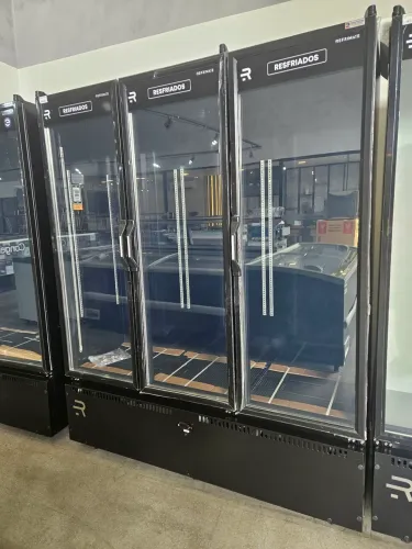 refrigerador vertical 3 portas para mercados e conveniências total preto - novo