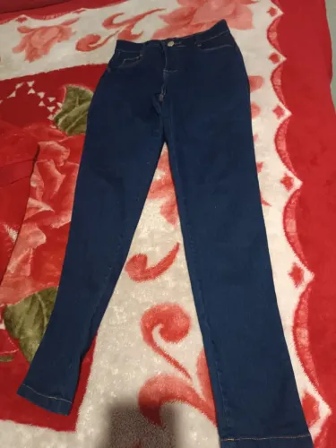 Vendo uma linda calça jeans semi-novo 42 número 