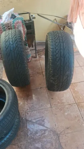 Vendo pneus de camionete 