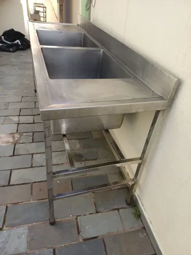 Bancada em 100% de aço inox de 1,80 metros com 2 cubas!