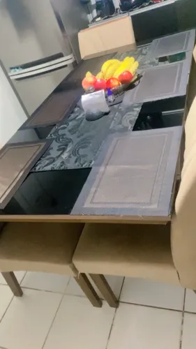 SOMENTE A MESA DE JANTAR