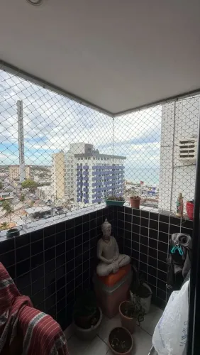Vendo este Apartamento em Ponta Negra: 2 quartos, 1 Banheiro e demais cômodos sociais.