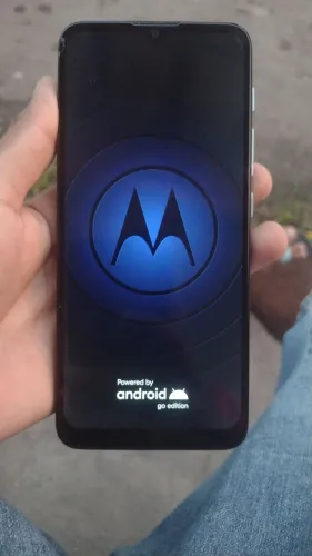 Vende-se celular moto e10 tela sem nem um trincado