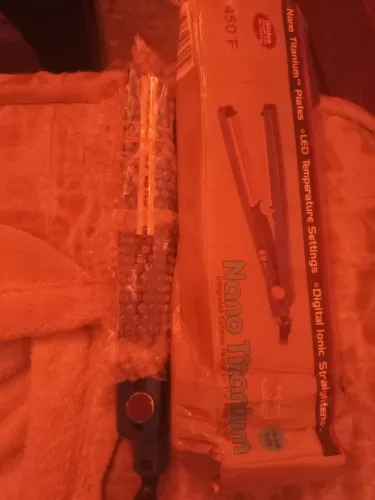 Vendo prancha de cabelo nano Titanium, zerada nunca foi usada
