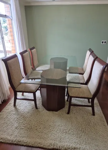 Conjunto de mesa de jantar c/ tampo em Blindex x 06 Cadeiras estoadas x Tapete
