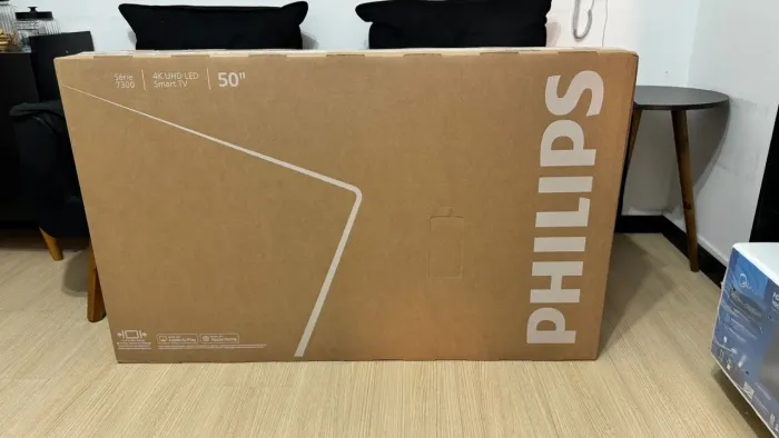 Smart TV 50" 4K Philips 50PUG7300/78 UHD Titan OS<br>Pixel Precise Comando de Voz Preta