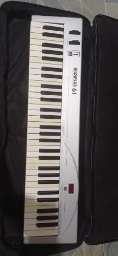Vendo teclado controlador MIDI MIDIPLUS 61 teclas