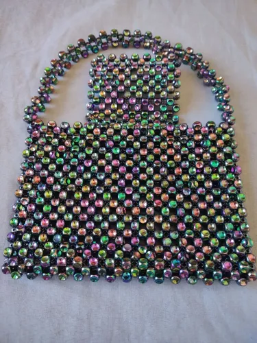 Bolsa artesanal de mão toda em miçangas fruta cor