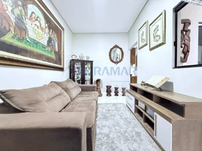 Quadra 802 Conjunto 12A Casa Ampla de 3 Quartos sendo 1 Suíte, 4 Vagas de Garagem Recant