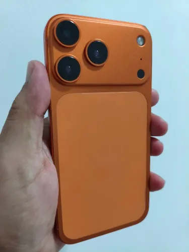 iPhone XR (Na carcaça do 17 Pro)