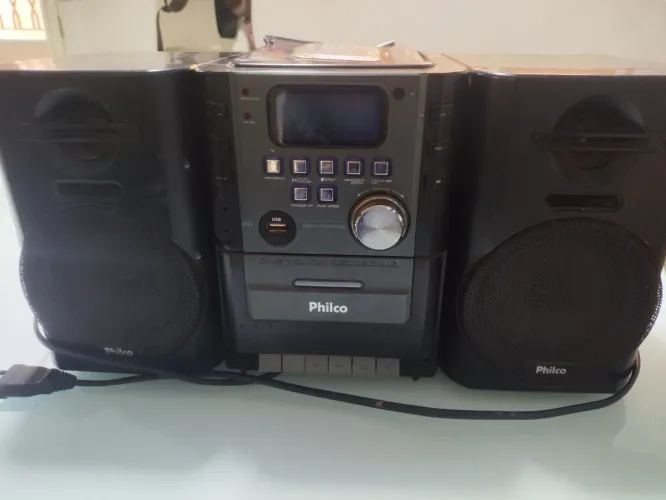 Som Philips funcionando USB Auxiliar e rádio AM FM 