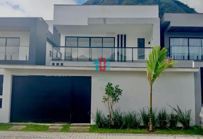 Vargem Pequena | Casa de Condomínio 4 quartos, sendo 4 suites