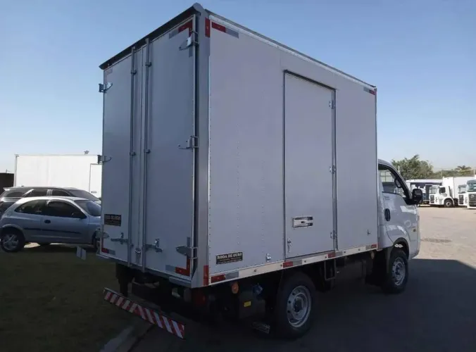 KIA BONGO BAÚ 2025 À VENDA