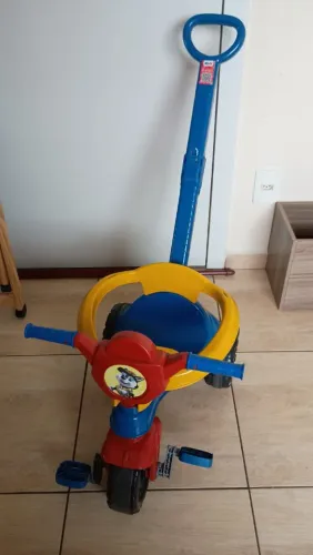 Triciclo de bebê 