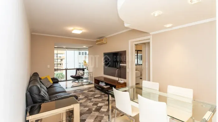 Excelente apto de 2 dorms c/suíte, sacada c/churrasqueira. 1 vaga coberta. Piscina e salão
