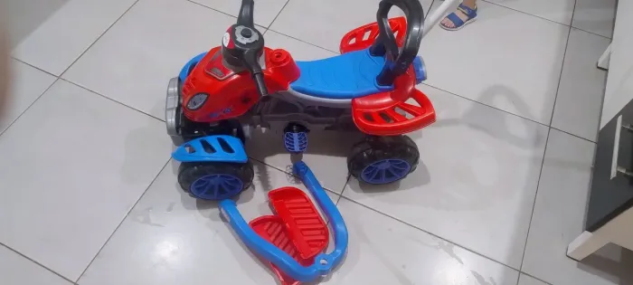 Quadriciclo Infantil Spider Maral 2 em 1 (Passeio e Pedal)