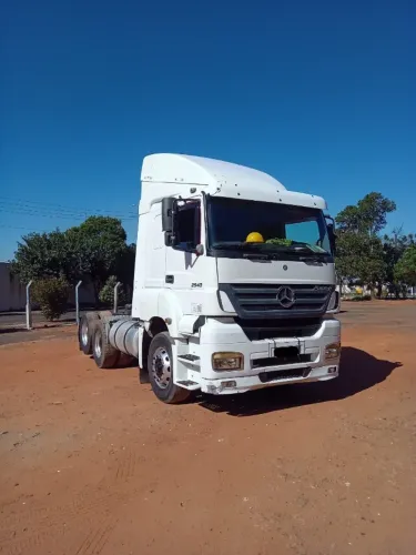 CAMINHÃO MERCEDES BENZ AXOR 2540 S - ANO 2008 - 6X2