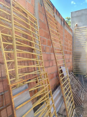 Vendo grade de Metalon
