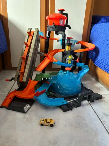 Pista hot wheels ultimate gator car wash