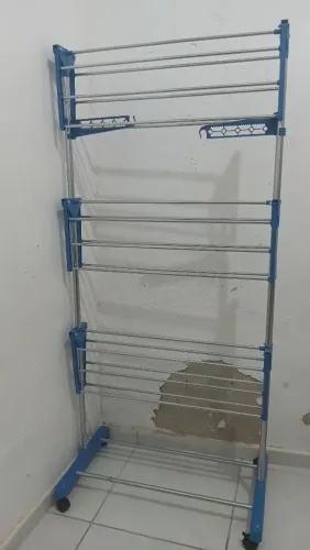 Varal de roupas(1 base um pouco amassada)