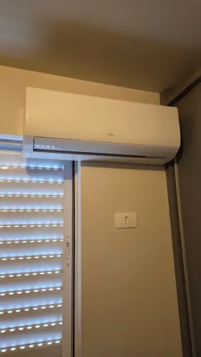 Ar-condicionado Split 12000 BTUs TCL Frio 220V