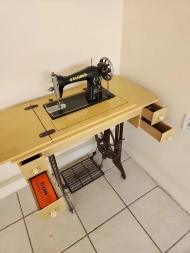 Máquina de costura Elgin Deluxe doméstica de pedal