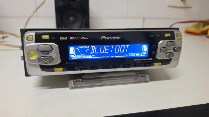 Rádio pioneer deh-p2550 com Bluetooth interno instalado