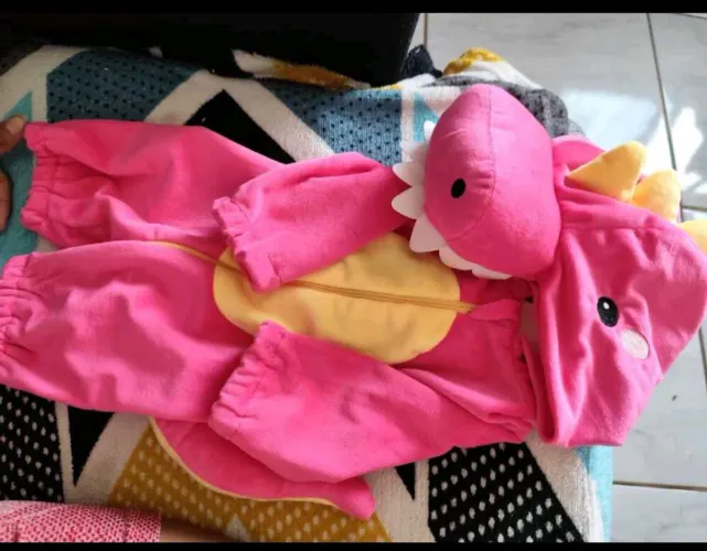 Fantasia de dinossauro, bebê menina