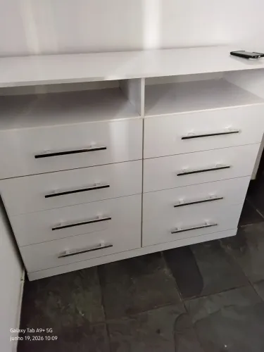Cômoda com 8 gavetas