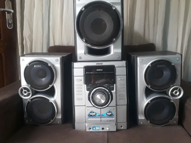 Mini sistema Sony bem conservado