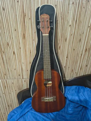 Vendo/Troco Ukulele Kalani Concert KAL200CT