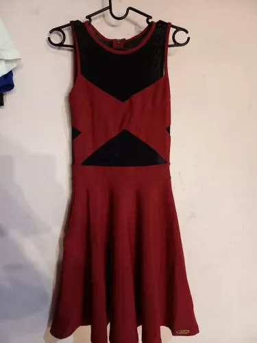 Vestido vermelho e preto social