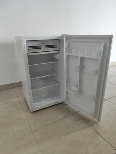 Frigobar em ótimo estado 90L 127V Branco Eletrolux