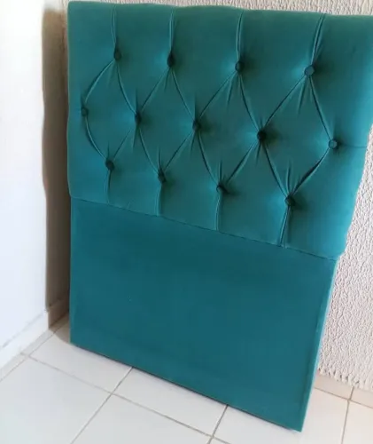 Cama e cabeceira super conservados